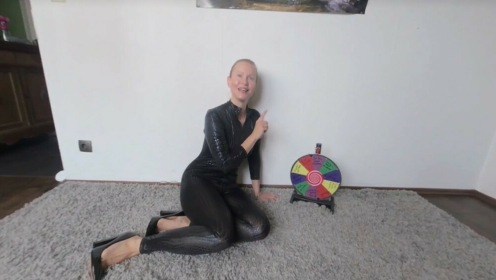 Blonde Hexe Femdom Wheel Spin Domination