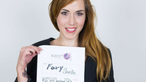 Foxy Sanie Solo VR - Cute Czech Babe Tease