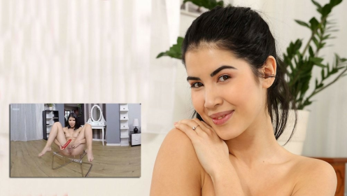 Lady Dee's Wild Pee Play in Stunning VR