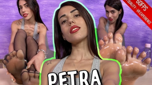 Petra's Sensual Nylon Feet Oil Tease in VR